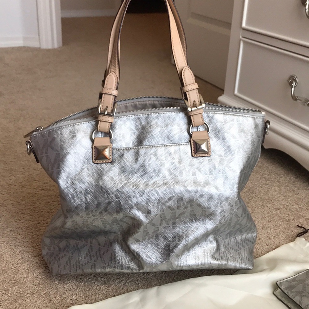 SOLD LOCAL- Michael Kors Purse and wallet set - Picture 6 of 8